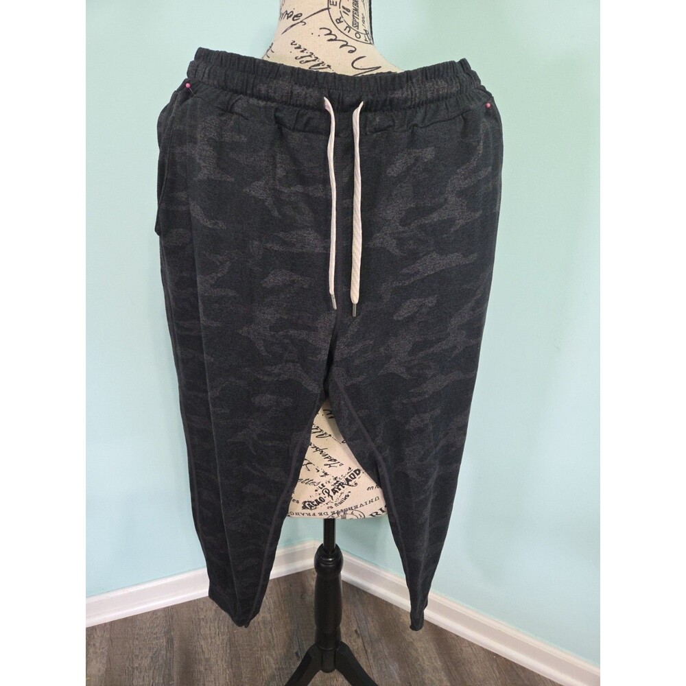 VUORI Women's Performance Jogger Pants Camouflage Camouflage medium